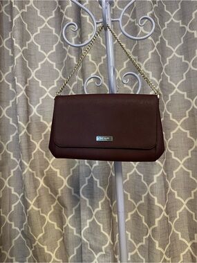 kate spade burgundy leather shoulder bag with gold chain, comes with adjustable